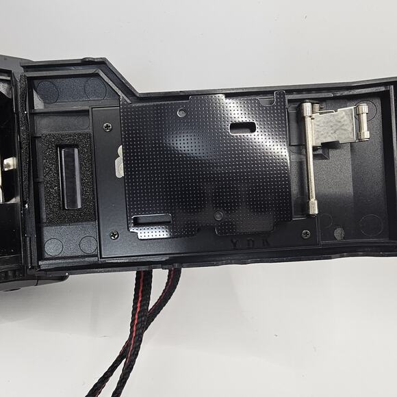 Yashica Kyocera L AF Date DX 35mm Point & Shoot 35mm Film Camera Japan - Picture 10 of 11